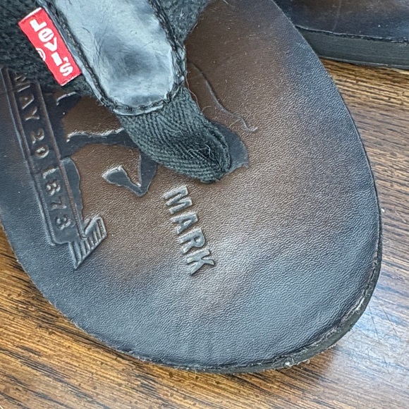 Levi's Black and Brown Men's Flip Flops - Picture 2 of 7